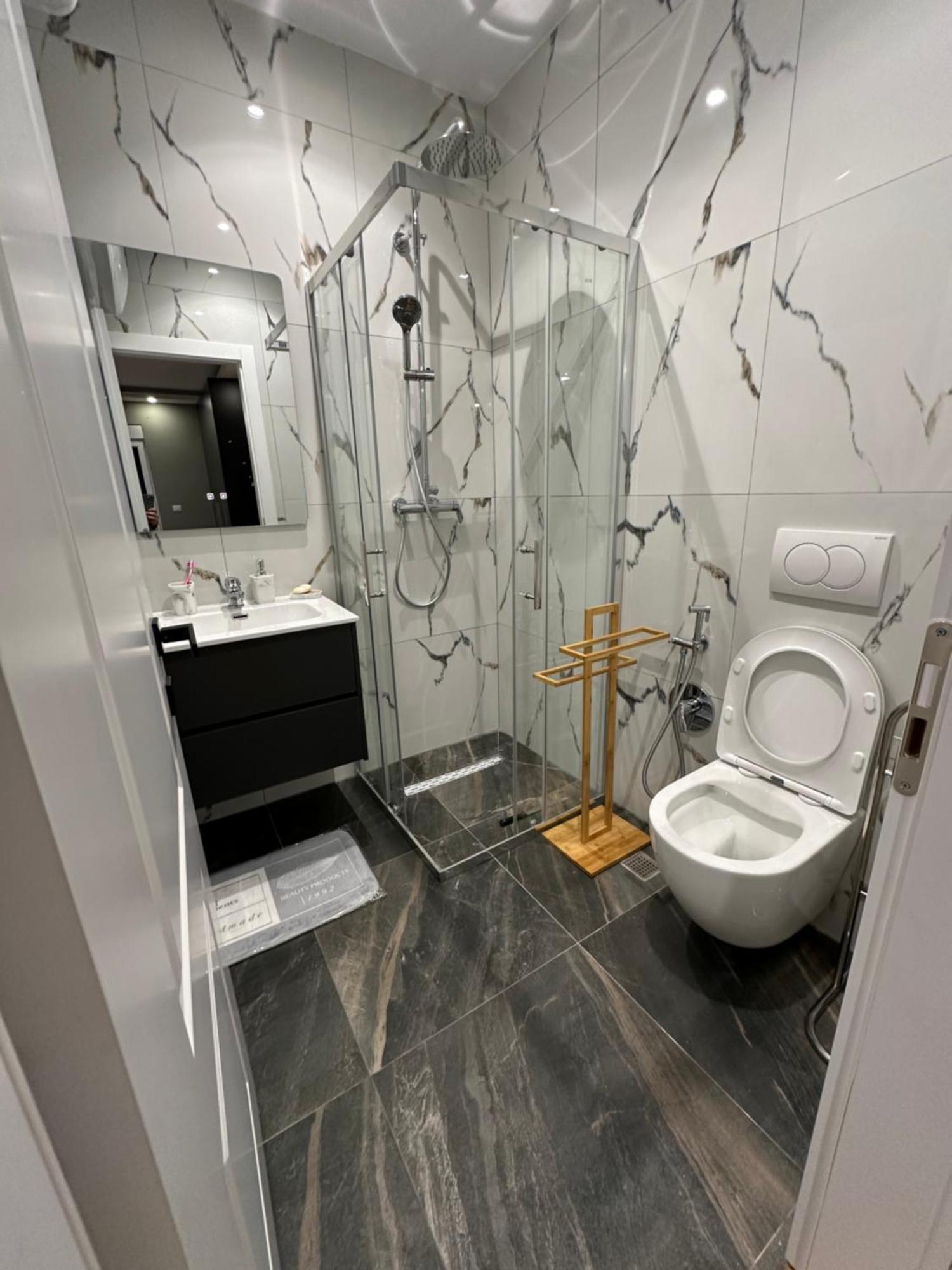 Urban Charm Studio With Balcony Tiranë Ngoại thất bức ảnh