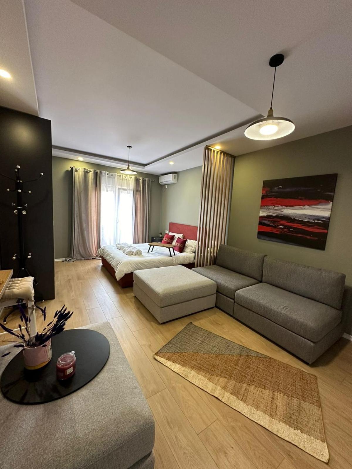 Urban Charm Studio With Balcony Tiranë Ngoại thất bức ảnh