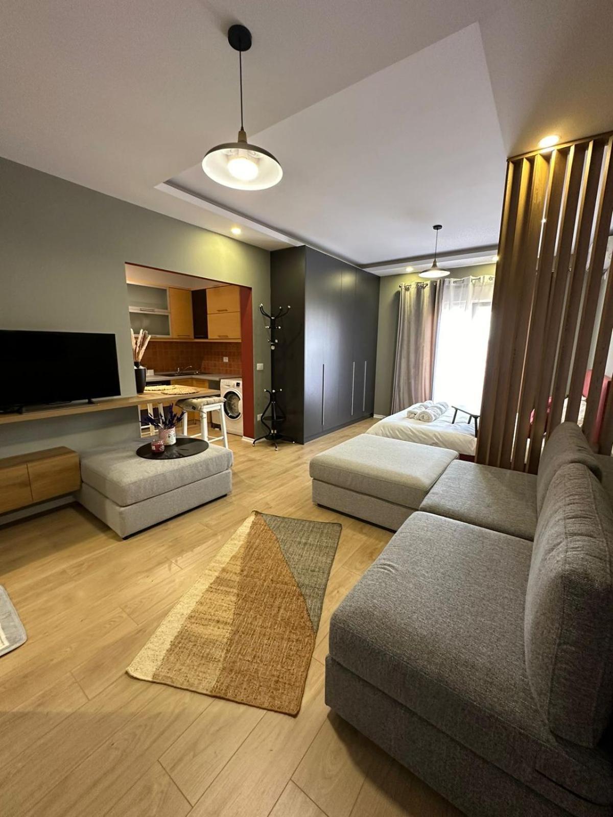 Urban Charm Studio With Balcony Tiranë Ngoại thất bức ảnh