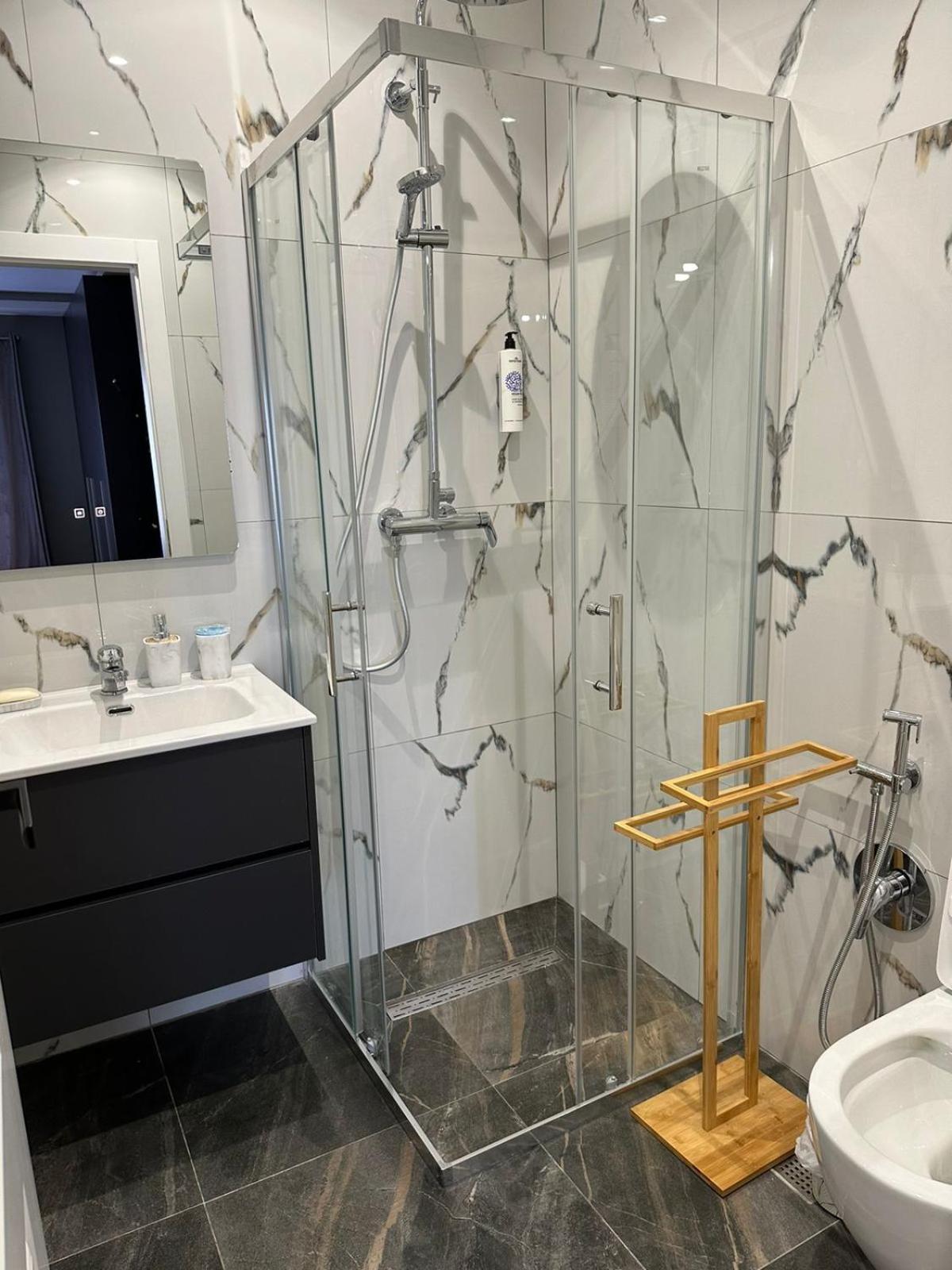 Urban Charm Studio With Balcony Tiranë Ngoại thất bức ảnh