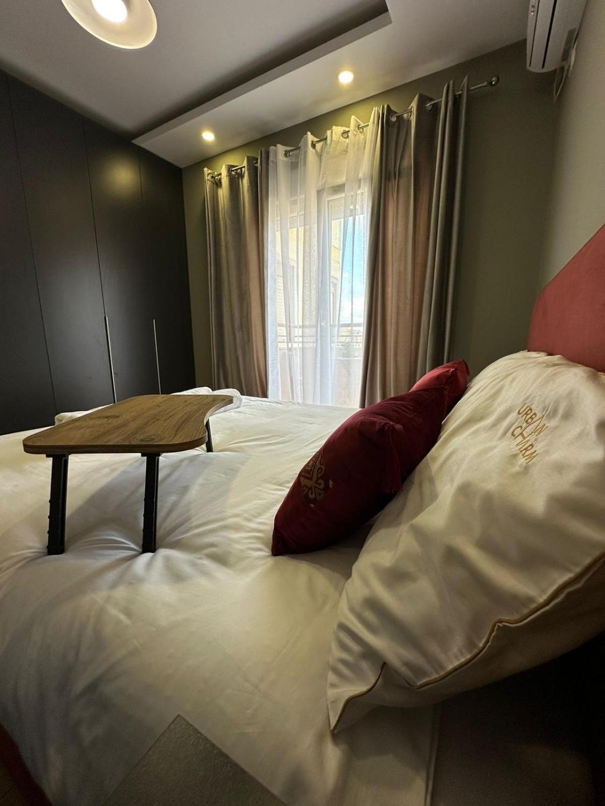 Urban Charm Studio With Balcony Tiranë Ngoại thất bức ảnh
