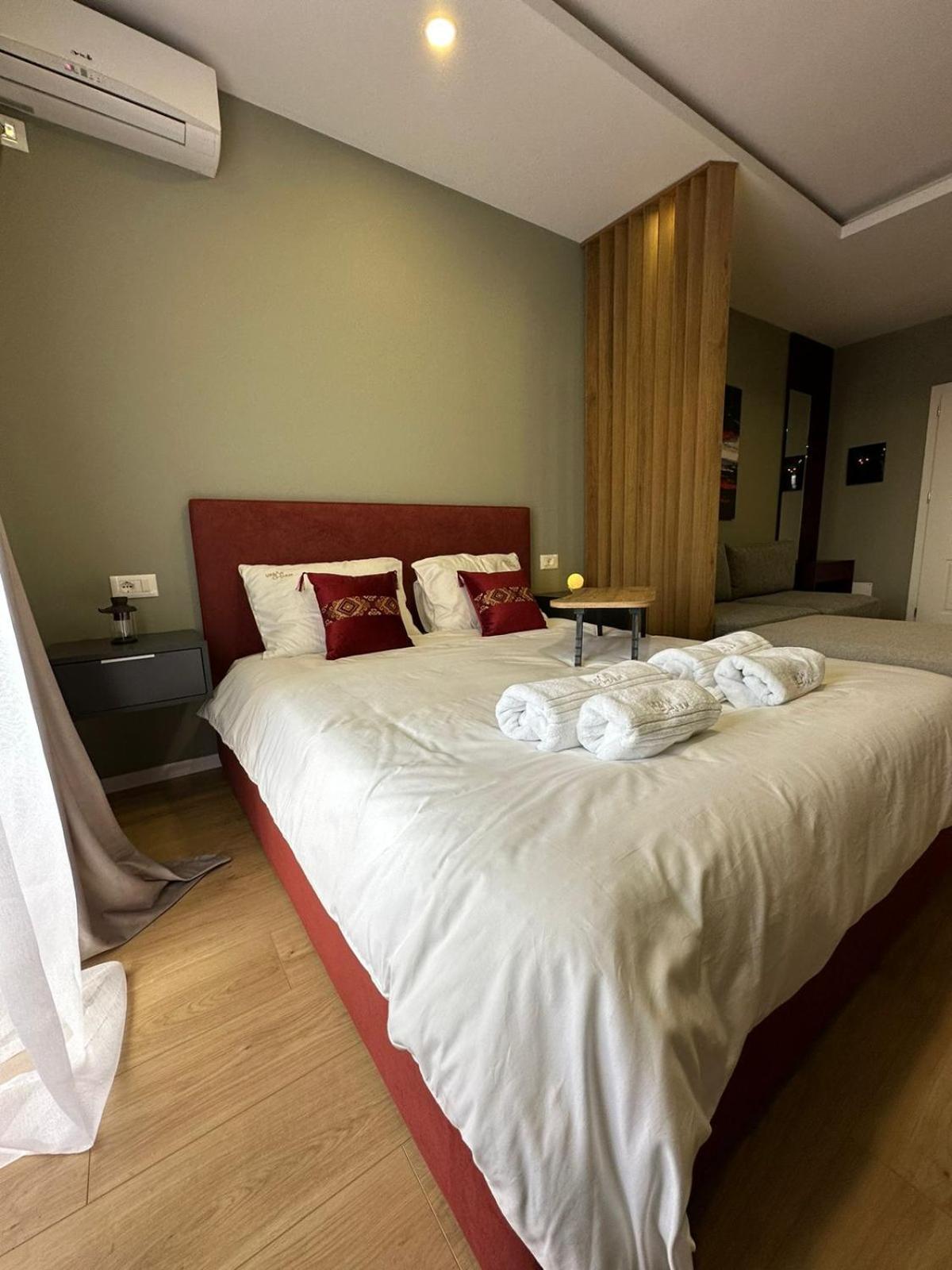 Urban Charm Studio With Balcony Tiranë Ngoại thất bức ảnh